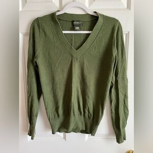 Eddie Bauer v-neck sweater